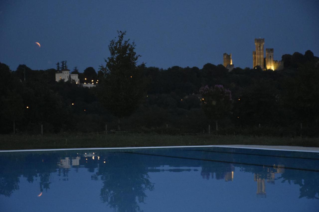 Гостевой дом Agriturismo Gian Galeazzo Visconti Валеджо-суль-Минчо Экстерьер фото