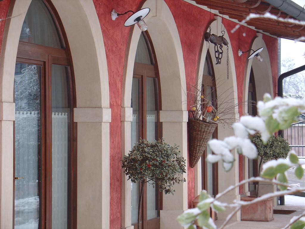 Гостевой дом Agriturismo Gian Galeazzo Visconti Валеджо-суль-Минчо Экстерьер фото